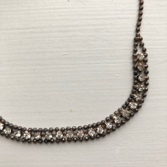 Vintage brassy gold & rhinestone choker necklace - Picture 4 of 8